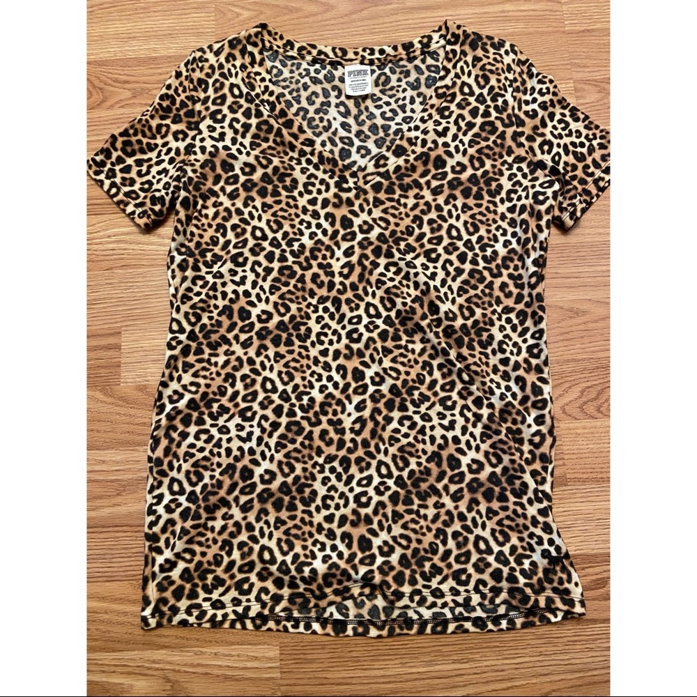 PINK Cheetah Print V-Neck size Small NEVER WORN